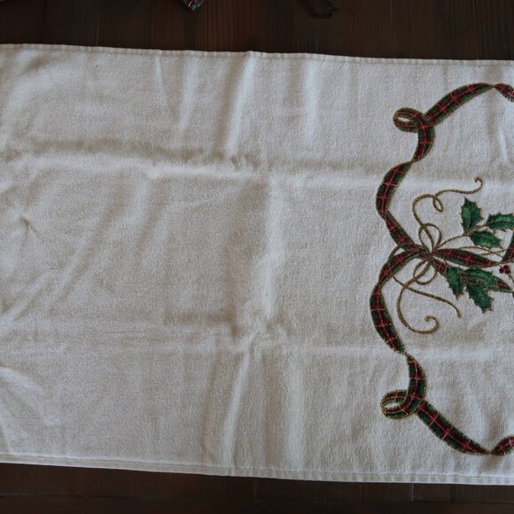 2 Sets Lenox Christmas Towels Hand & Fingertip Holiday Nouveau - Picture 3 of 6